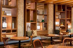 DoubleTree by Hilton Atlanta Windy Hill Ballpark