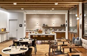 DoubleTree by Hilton Atlanta Windy Hill Ballpark