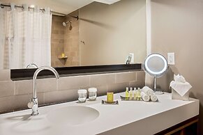 DoubleTree by Hilton Atlanta Windy Hill Ballpark