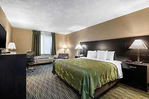 Quality Inn & Suites Des Moines - Merle Hay Road