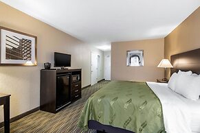 Quality Inn & Suites Des Moines - Merle Hay Road