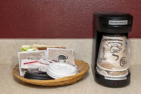 Red Roof Inn & Suites Hazleton