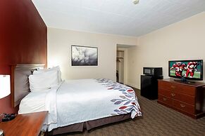 Red Roof Inn & Suites Hazleton