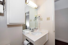 Red Roof Inn & Suites Hazleton