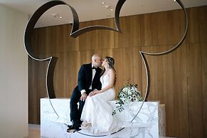 Walt Disney World Swan