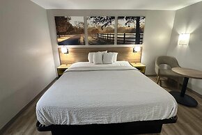 Days Inn by Wyndham Adel I-75