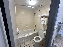 Days Inn by Wyndham Adel I-75