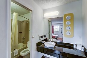 Motel 6 Berea, KY