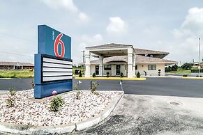 Motel 6 Berea, KY
