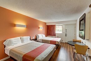 Motel 6 Berea, KY