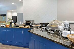 The Lux Hotel & Conference Center, Ascend Hotel Collection