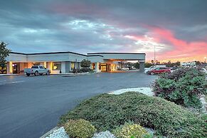 The Lux Hotel & Conference Center, Ascend Hotel Collection