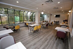 The Lux Hotel & Conference Center, Ascend Hotel Collection