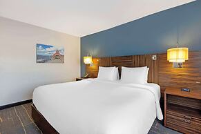 The Lux Hotel & Conference Center, Ascend Hotel Collection