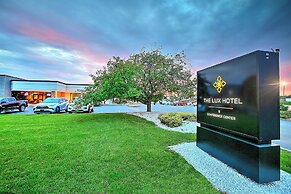 The Lux Hotel & Conference Center, Ascend Hotel Collection