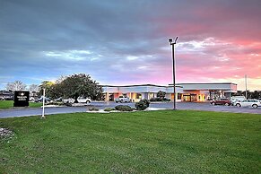 The Lux Hotel & Conference Center, Ascend Hotel Collection