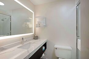 The Lux Hotel & Conference Center, Ascend Hotel Collection