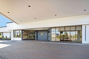 The Lux Hotel & Conference Center, Ascend Hotel Collection