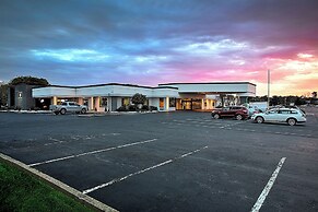 The Lux Hotel & Conference Center, Ascend Hotel Collection