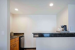 The Lux Hotel & Conference Center, Ascend Hotel Collection