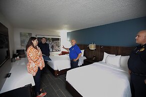 The Lux Hotel & Conference Center, Ascend Hotel Collection