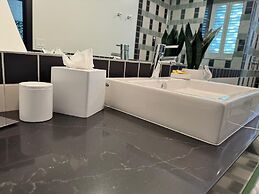 The Adler a Hollywood Hills Hotel