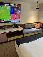 The Adler a Hollywood Hills Hotel