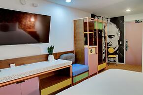 The Adler a Hollywood Hills Hotel