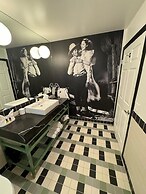 The Adler a Hollywood Hills Hotel