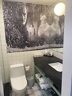 The Adler a Hollywood Hills Hotel