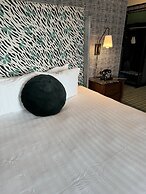 The Adler a Hollywood Hills Hotel