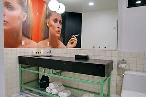 The Adler a Hollywood Hills Hotel