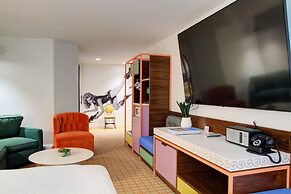 The Adler a Hollywood Hills Hotel