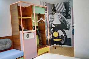 The Adler a Hollywood Hills Hotel