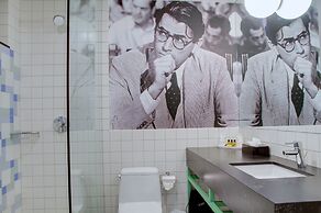 The Adler a Hollywood Hills Hotel