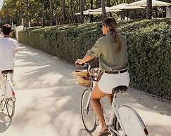 Naples Beach Club, a Four Seasons Resort
