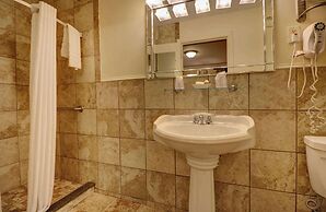 Senator Inn & Spa