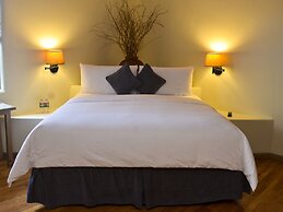 Inn on the Alameda