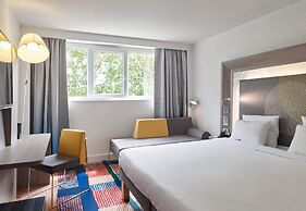 B&B HOTEL Cergy Port
