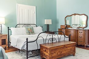 Meadows Inn Bed & Breakfast