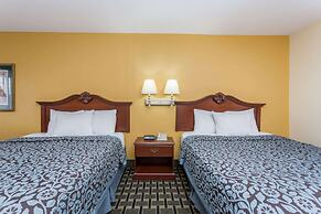 Days Inn & Suites by Wyndham Warner Robins Near Robins AFB