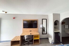 Days Inn by Wyndham Gonzales
