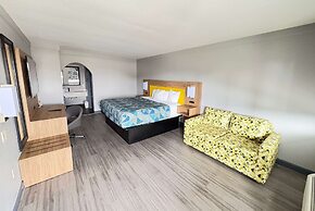 Days Inn by Wyndham Gonzales
