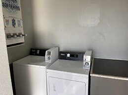 Days Inn by Wyndham Gonzales