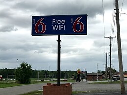 Motel 6 Metropolis, IL