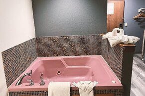 Coratel Inn & Suites by Jasper Park City - Wichita North