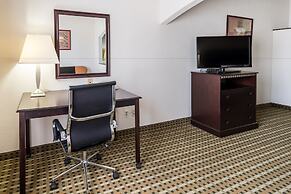 Quality Suites Burleson - Ft. Worth