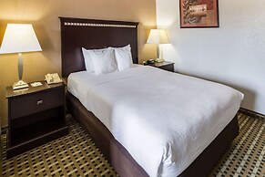 Quality Suites Burleson - Ft. Worth