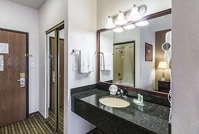 Quality Suites Burleson - Ft. Worth