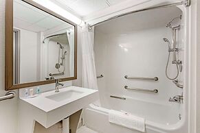 Comfort Inn & Suites Cuyahoga Falls - Akron